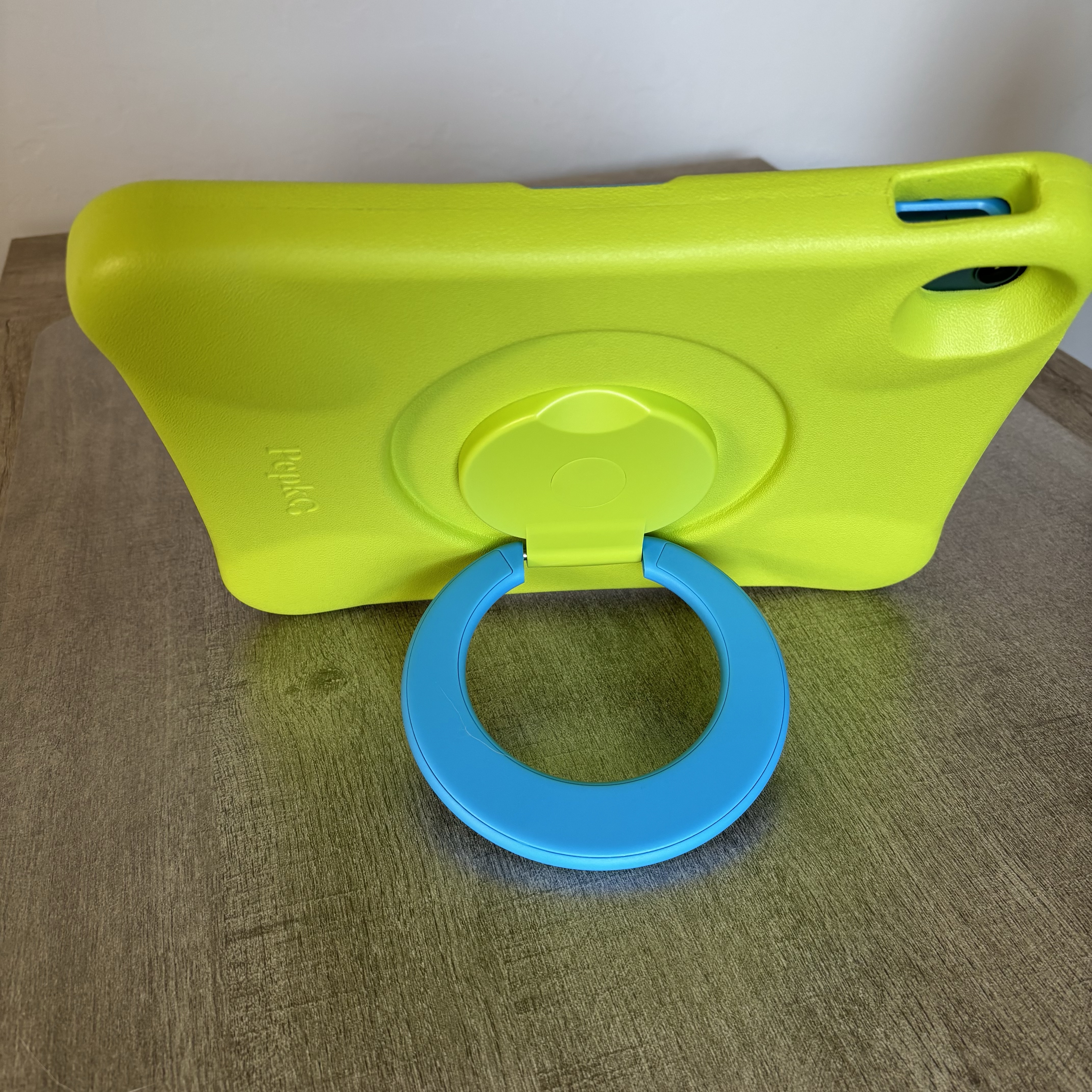 iPad Cases with Rotating Stand for iPad 7th gen / 8th gen / 9th